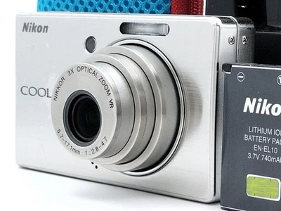 Nikon COOLPIX S510 Silver 8.1 MP 3x Zoom Compact Digital Camera Soft Case Japan - Image 1 of 4