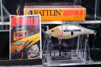 IN BOX - LIMITED EDITION RNR-7 FISHING LURE scot forge prof.nage variable shad 2 - Image 1 of 4