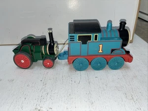 Trenino giocattolo Thomas The Tank Engine Tomy 2004 rimorchio Trevor Pull String N Go - Foto 1 di 7