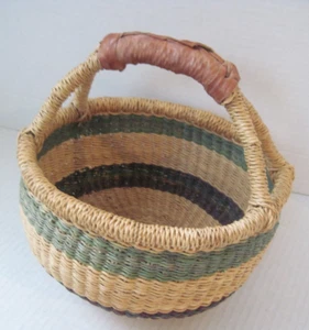 CESTA TEJIDA A MANO ESTILO BOLGA AFRICANO DE COLECCIÓN CON MANGO PEQUEÑO - Imagen 1 de 9