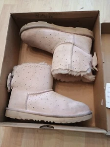 Ugg K Mini Bailey Bow II Starry Lite Stiefelette - Bild 1 von 3