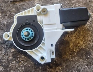 AUDI A5 S5 8F CONVERTIBLE CAB 08-16 PASSENGER SIDE DOOR WINDOW MOTOR 8T0959801B - Picture 1 of 3
