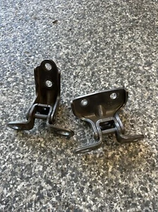 2013 HYUNDAI ELANTRA FRONT RIGHT UPPER & LOWER DOOR HINGE A046057 OEM & SANA - Picture 1 of 4