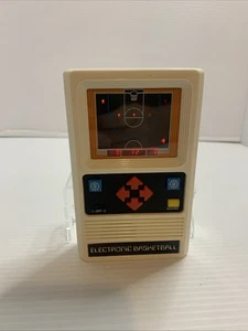 Mattel Basic Fun 2016 klassisches elektronisches Basketball-Handheld-Spiel getestet funktioniert - Bild 1 von 11