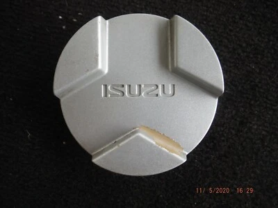 02 03 04 Isuzu Axiom alloy wheel flush mount center cap  - Image 1 of 3