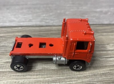 Semirremolque American Tipper Redline 1976 vintage Hot Wheels rojo colores voladores Foto 1 de 4