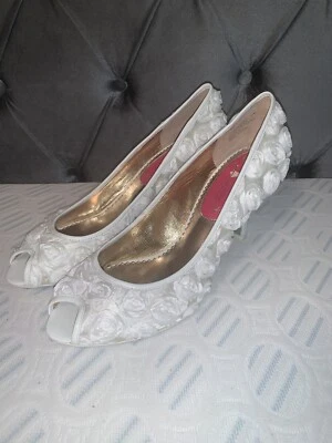 Poetic Licence White Bridal Shoes - Lace Roses Floral - Peep Toe Pumps Size 10 M - Image 1 of 4