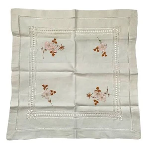 Vintage Blumen bestickt Deckchen gezogen Faden Quadrat Topper Shabby Landhaus Kern - Bild 1 von 3