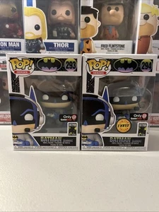 Funko Pop! #293 y 294: Batman (jugador) con Chase Gamestop Excl. con protectores - Imagen 1 de 6