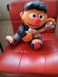 Rock & Roll Ernie - Guitarra y gafas de sol - Barrio Sésamo Mattel TYCO 1998 - genial - Imagen 1 de 4