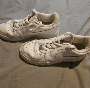 Nike AF1 Air Force 1 LE Shoes Sneakers White Kids 4.5Y DH2920-111 - Picture 1 of 7