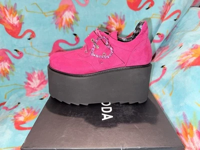 LAMODA HEART RHINESTONE BUCKLE-HOT PINK SUEDE- BLACK PLATFORM SNEAKER - Изображение 1 из 4