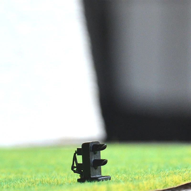 5 pcs HO scale 2mm LEDs made Railway 2 aspects Dwarf Signals Green over Yellow - Image 1 of 1