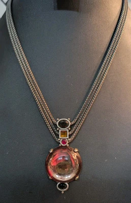 Collar Chico's ámbar cabujón rodolita colgante tono dorado cadena triple cordón Foto 1 de 4