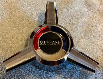 НОВЫЙ!  1964 1965 Ford Mustang провода колеса ступицы колпак центр спиннер центр - Изображение 1 из 2
