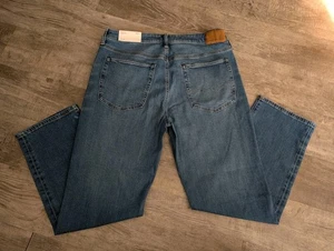 American Eagle Herren AirFlex+ Relaxed Straight Jeans 33x30 Medium Indigo NEU Neu mit Etikett - Bild 1 von 18