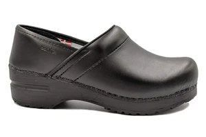 Sanita Professional Smooth Closed Clogs in Black (1500006) - Picture 1 of 3