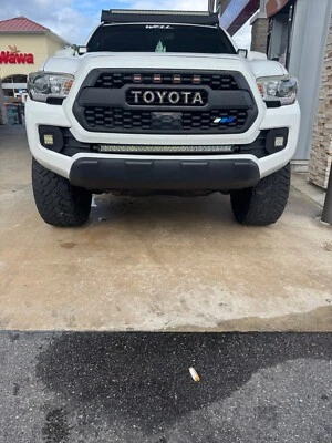 Faros Toyota Tacoma 2ª generación 2016-2023 Foto 1 de 4