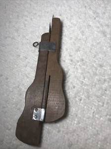 VTG Antique Wood Shuttle Punch Sliding Needle Weaving Rug Hooking Tool - Picture 1 of 8