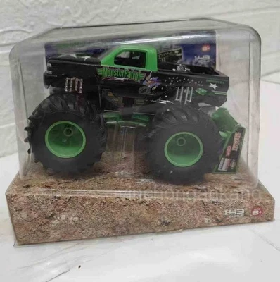 2005 MUSCLE MACHINES 1:43 Chevrolet Green Monster Truck - Image 1 of 4