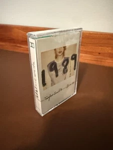 Taylor Swift 1989 Deluxe Album Cassette - Picture 1 of 5