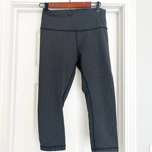 Lululemon Wunder Under Crop Leggings schwarz grau strukturierter Druck Gr. 10 - Bild 1 von 6