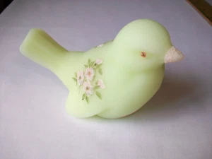 DE COLECCIÓN, FENTON PINTADO A MANO CREMA SATINADA VIDRIO PÁJARO COLA CORTA ROSA FLOR U/V - Imagen 1 de 11