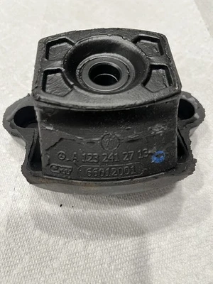 GENUINO MERCEDES BENZ NOS Soporte de motor alemán 123241271364 1232412713 1960-1993 Foto 1 de 4