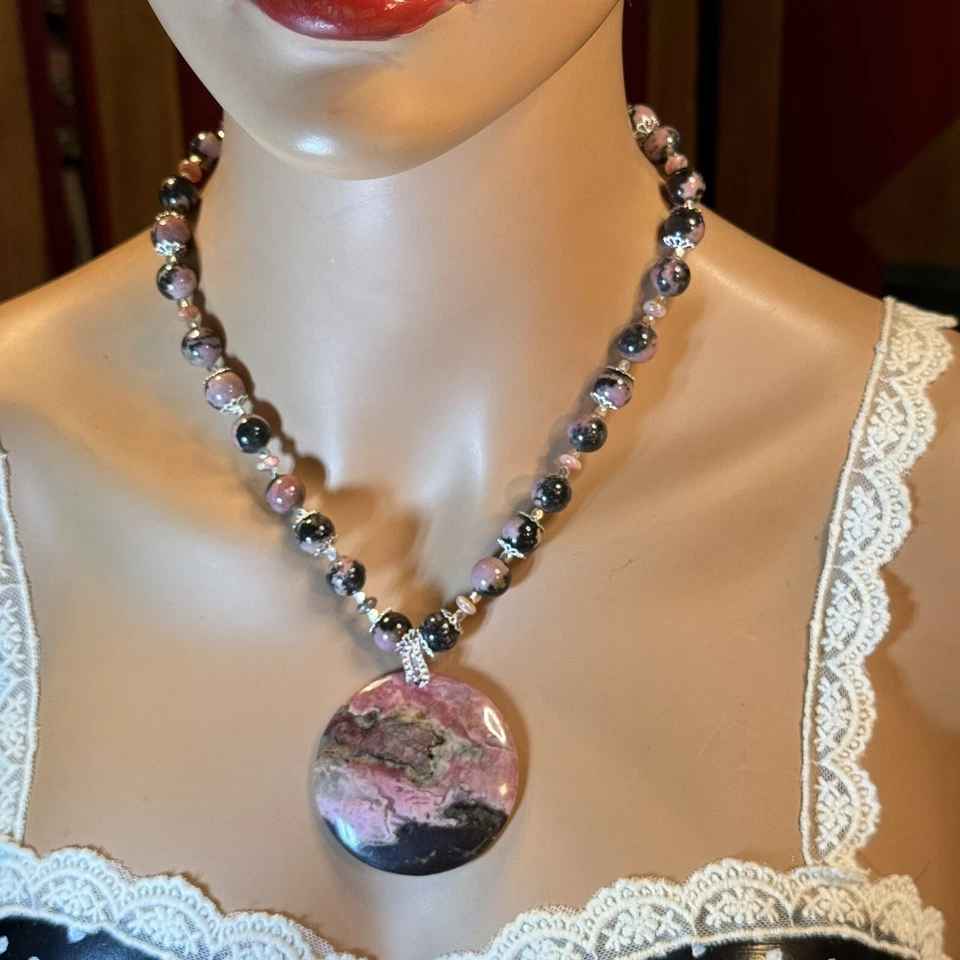 IMPRESIONANTE CONJUNTO DE COLLAR Y PENDIENTE COLGANTE DE RODONITA NATURAL EN PLATA DE LEY Foto 1 de 4