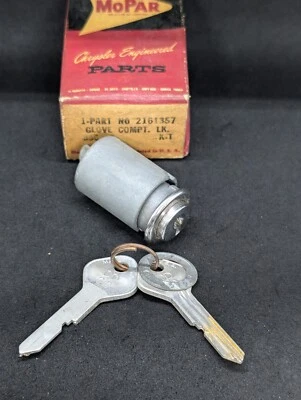 Nuevo de Lote Antiguo 1961 Dodge Lancer 1960 1961 Plymouth Valiant Guantera Cerradura Cilindro y Llaves Foto 1 de 4