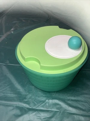 TUPPERWARE  SALAD SPINNER Vintage - Image 1 of 4