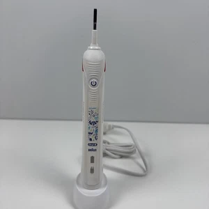 Oral-B Braun Elektrische Kinderzahnbürste 3766 mit Ladegerät - Bild 1 von 8