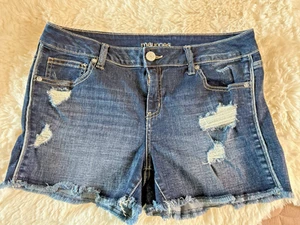Pantalones cortos de mezclilla desgastados para mujer MAURICE’S talla 7/8 tiro medio dobladillo crudo deshilachado aplastado - Imagen 1 de 6