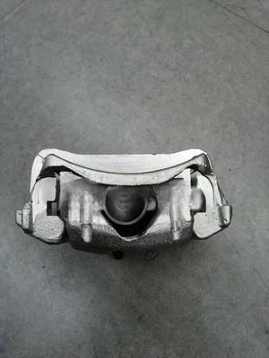 Pinzas de freno traseras con soporte Toyota 4Runner 2003-2009 FJ Cruiser* Foto 1 de 4