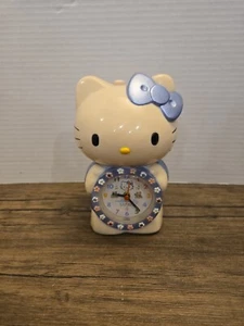Vintage Hello Kitty Wecker leuchtet & spielt DISNEY'S IT'S A SMALL WORLD, Japan - Bild 1 von 2