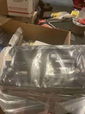 NEW OEM OMC EVINRUDE JOHNSON BRACKET AY PART# 432081 - Image 1 of 3