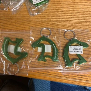 (3) Apribottiglie a forma di cavallo portachiavi metallo verde fattoria famiglia sito web birra - Foto 1 di 3