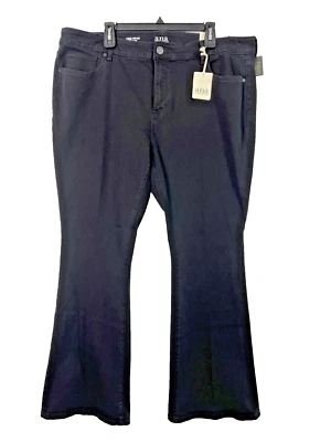 ¡NUEVO! Pantalones de mezclilla acampanados de tiro alto negros a.n.a A New Approach precio de venta sugerido por el fabricante: $59 talla 18 Foto 1 de 4