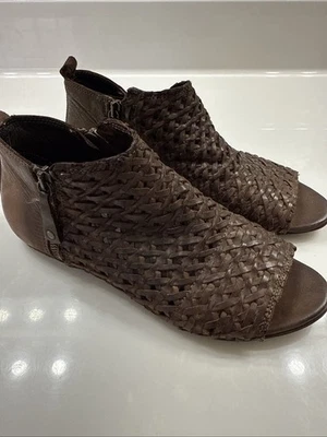 Sandálias Sundance de couro tecido Asheville zíper duplo peep toe tamanho UE 38/EUA 8 marrom - Imagem 1 de 4