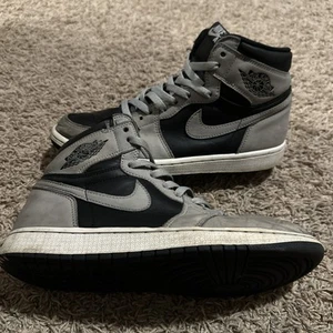 Nike Air Jordan 1 Retro OG High Shadow 2.0 Uomo Taglia 9 Scarpe Sneakers 555088-035 - Foto 1 di 6