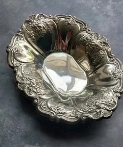 Attractive Antique Edwardian Style Silver Plated Repousse Round Bon Bon Dish - Picture 1 of 14
