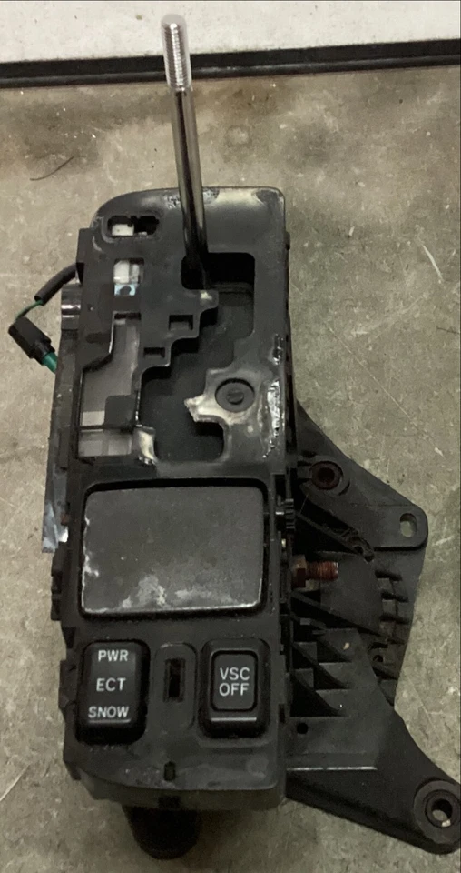 02-05 LEXUS SC430 AUTOMATIC GEAR SELECTOR SHIFT SHIFTER MECHANISM ASSEMBLY - Image 1 of 1