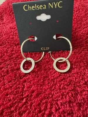 Pendientes de aro de oro brillante con clip colgante de diamantes de imitación nuevos Foto 1 de 4