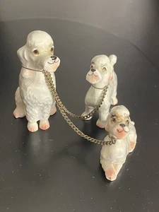 Barboncino vintage in ceramica mamma con 2 cuccioli incatenati - Foto 1 di 10
