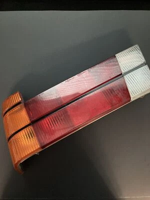 60529086 Alfa Romeo Milano / 75 левый задний фонарь объектив - оранжевый/красный версия б/у - Изображение 1 из 4