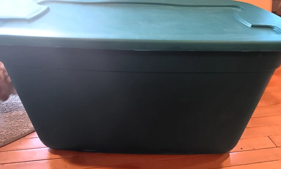 HDX CAIXA DE ARMAZENAMENTO AZUL RETANGULAR RESISTENTE, 19,4" x 31" x 17" com TAMPA, 30 GAL/EUA - Imagem 1 de 4