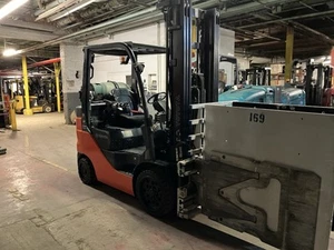2020 Toyota 5000 LB Forklift with Cascade Side Shifting 48x48 Carton Clamp - Picture 1 of 8