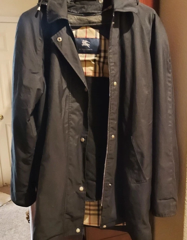 CHAQUETA IMPERMEABLE CON CAPUCHA MUJER BURBERRY TALLA GRANDE Foto 1 de 1