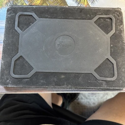 Funda con teclado Bluetooth M-Edge para tablet de 7 pulgadas Foto 1 de 2