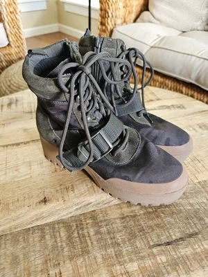 Steve Madden Womens Sz 6.5M Nayra Platform Camo Lug Sole Lace Up Ankle Boots - Image 1 of 4